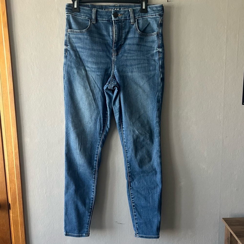 American Eagle Medium Wash Curvy Hi Rise Jeggings Size 8